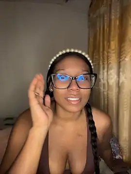 Snapshot of chell_iivy chatting on July 14, 5:34 am chell iivy online show from July 14, 5:34 am