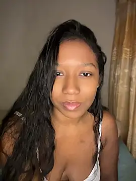 Snapshot of chell_iivy chatting on July 15, 5:23 am chell iivy online show from July 15, 5:23 am