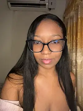 Snapshot of chell_iivy chatting on July 20, 5:33 am chell iivy online show from July 20, 5:33 am