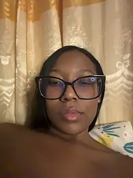Snapshot of chell_iivy chatting on July 20, 10:39 am chell iivy online show from July 20, 10:39 am