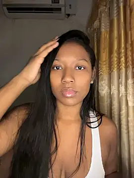 Snapshot of chell_iivy chatting on August 2, 5:39 am chell iivy online show from August 2, 5:39 am