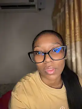 Snapshot of chell_iivy chatting on August 6, 5:20 am chell iivy online show from August 6, 5:20 am
