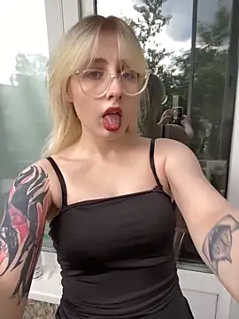 Snapshot of xp_blondie chatting on June 16, 1:14 pm xp blondie online show from June 16, 1:14 pm
