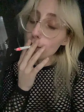 Snapshot of xp_blondie chatting on June 21, 8:11 pm xp blondie online show from June 21, 8:11 pm