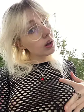 Snapshot of xp_blondie chatting on June 22, 11:40 am xp blondie online show from June 22, 11:40 am