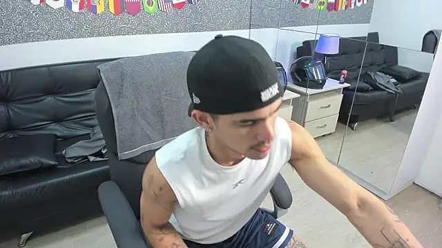 Snapshot of Jared_Cole chatting on July 8, 11:37 am Jared Cole online show from July 8, 11:37 am