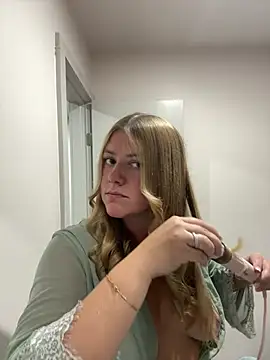 Snapshot of allyanalangell chatting on July 30, 8:30 pm allyanalangell online show from July 30, 8:30 pm