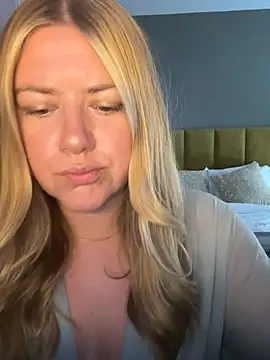 Snapshot of allyanalangell chatting on July 31, 2:49 pm allyanalangell online show from July 31, 2:49 pm