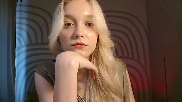 QueenSerenaa online show from June 16, 10:51 am