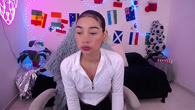 Snapshot of mia_cute_girl chatting on July 3, 12:11 pm mia cute girl online show from July 3, 12:11 pm