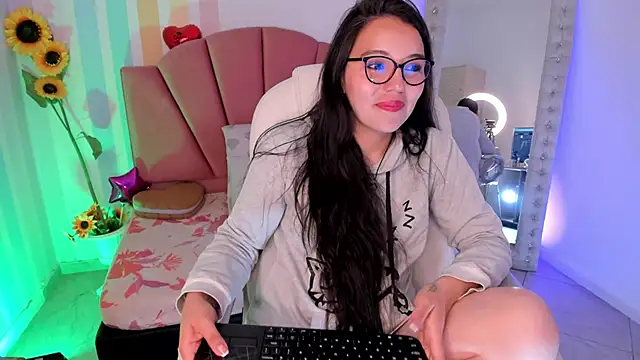 Emma lakshmi online show from June 3, 1:36 pm