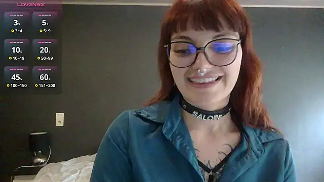 Snapshot of Roxane_Bloodycherry chatting on June 18, 4:22 pm Roxane Bloodycherry online show from June 18, 4:22 pm