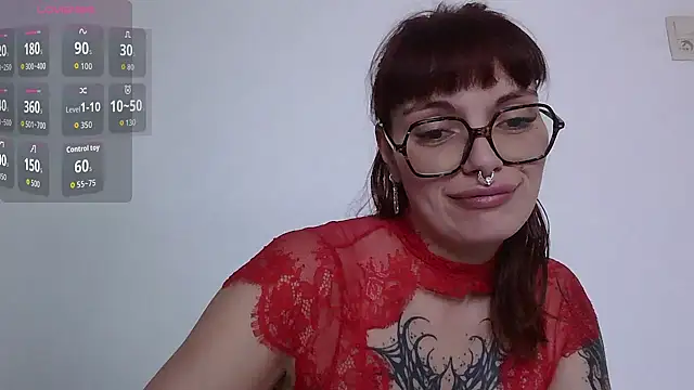 Snapshot of Roxane_Bloodycherry chatting on June 20, 9:12 am Roxane Bloodycherry online show from June 20, 9:12 am