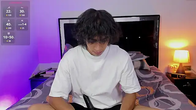 Snapshot of Shy_Mateo chatting on June 5, 9:09 pm Shy Mateo online show from June 5, 9:09 pm