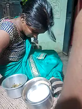 Snapshot of desiwife123coupl chatting on June 28, 5:19 pm desiwife123coupl online show from June 28, 5:19 pm