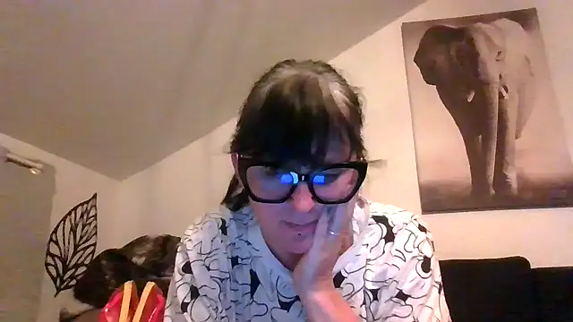 Snapshot of sexujuly88 chatting on June 17, 8:43 pm sexujuly88 online show from June 17, 8:43 pm