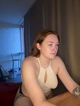 Snapshot of LunaBlom12 chatting on July 15, 6:24 pm LunaBlom12 online show from July 15, 6:24 pm