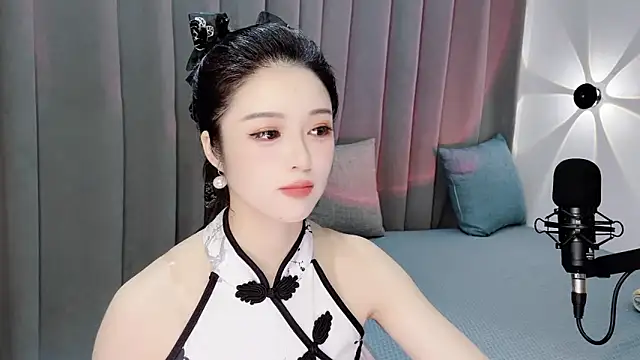 Snapshot of Momo-Wow chatting on June 13, 7:28 am Momo-Wow online show from June 13, 7:28 am