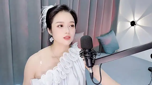 Snapshot of Momo-Wow chatting on July 11, 6:05 am Momo-Wow online show from July 11, 6:05 am