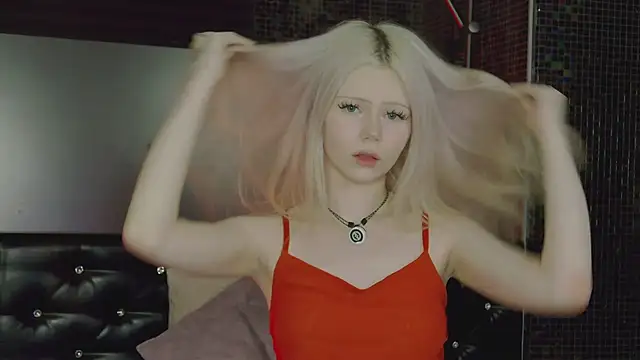 Snapshot of Lucy_Bambi chatting on June 20, 4:54 pm Lucy Bambi online show from June 20, 4:54 pm