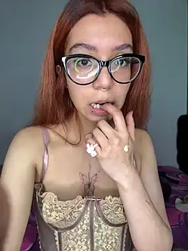Snapshot of Nana-Komatsu chatting on July 11, 6:27 am Nana-Komatsu online show from July 11, 6:27 am