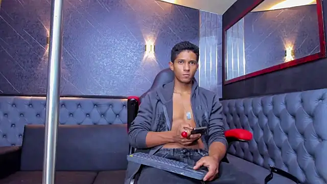 Snapshot of Yoel_Blessed chatting on June 18, 11:14 am Yoel Blessed online show from June 18, 11:14 am