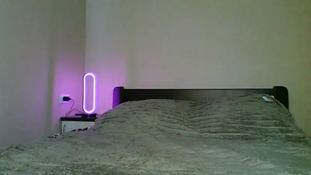 Snapshot of elliza_snow chatting on July 22, 7:44 am elliza snow online show from July 22, 7:44 am