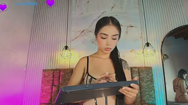 KENNIA SWEETIEE online show from July 7, 10:08 am