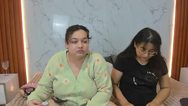 genesis y moon online show from July 10, 10:51 am