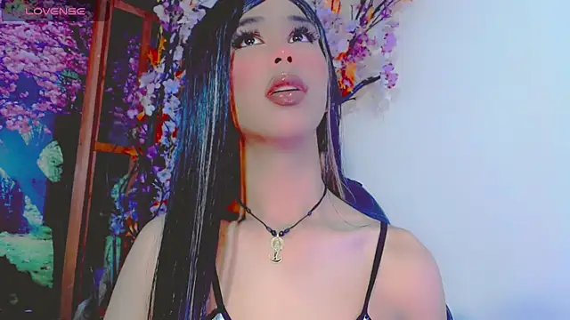 Snapshot of Honey_Balenciaga chatting on June 18, 9:19 pm Honey Balenciaga online show from June 18, 9:19 pm