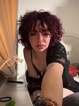 Snapshot of petitewhitebaee chatting on July 4, 5:24 am petitewhitebaee online show from July 4, 5:24 am
