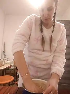 Snapshot of Yevgeshka-Milashka chatting on November 28, 3:25 pm Yevgeshka-Milashka online show from November 28, 3:25 pm