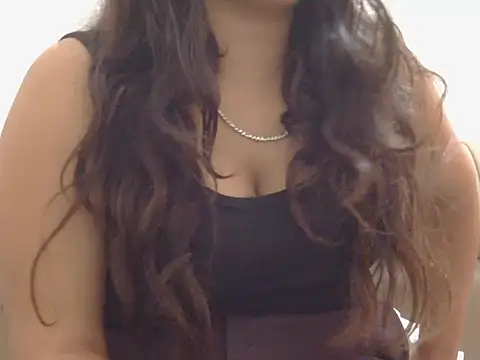 Snapshot of komaljaan11 chatting on June 5, 6:52 am komaljaan11 online show from June 5, 6:52 am