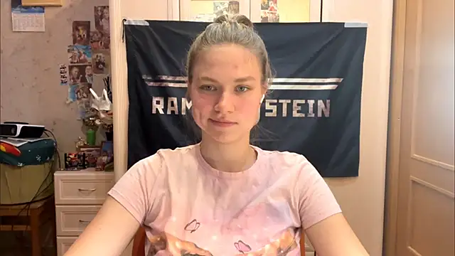Snapshot of Codi_Rostersy chatting on July 20, 11:40 pm Codi Rostersy online show from July 20, 11:40 pm