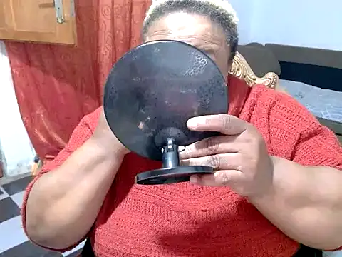 Snapshot of ROSESNICKER00 chatting on June 26, 3:49 pm ROSESNICKER00 online show from June 26, 3:49 pm