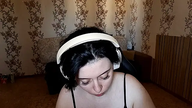 Snapshot of YunaLush chatting on June 10, 7:51 am YunaLush online show from June 10, 7:51 am