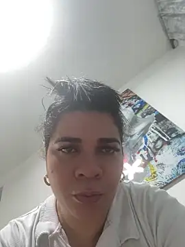 Siri Luxx online show from June 8, 1:09 am