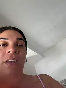 Siri Luxx online show from July 5, 2:24 pm