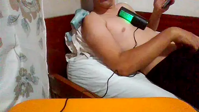 Snapshot of erdildo chatting on June 3, 10:48 pm erdildo online show from June 3, 10:48 pm