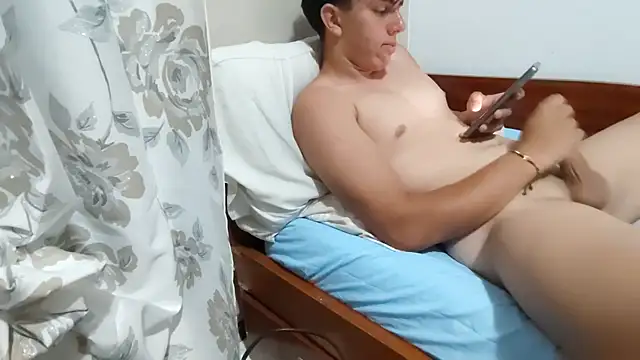 Snapshot of erdildo chatting on June 14, 9:17 pm erdildo online show from June 14, 9:17 pm