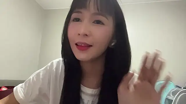 Snapshot of JulianaLusardi chatting on June 10, 3:22 pm JulianaLusardi online show from June 10, 3:22 pm
