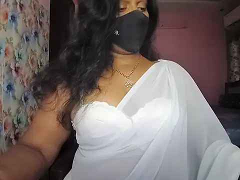 Snapshot of Meenakshy chatting on June 5, 5:25 am Meenakshy online show from June 5, 5:25 am