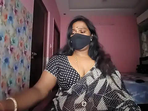 Snapshot of Meenakshy chatting on June 6, 5:01 am Meenakshy online show from June 6, 5:01 am