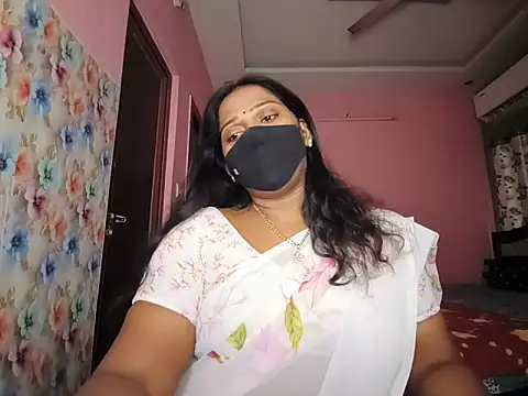 Snapshot of Meenakshy chatting on June 17, 4:59 am Meenakshy online show from June 17, 4:59 am