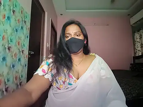 Snapshot of Meenakshy chatting on July 7, 7:23 am Meenakshy online show from July 7, 7:23 am
