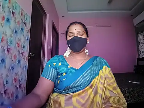 Snapshot of Meenakshy chatting on July 21, 6:05 am Meenakshy online show from July 21, 6:05 am