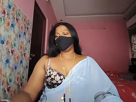 Snapshot of Meenakshy chatting on August 3, 8:57 am Meenakshy online show from August 3, 8:57 am
