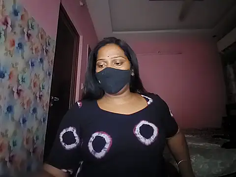 Snapshot of Meenakshy chatting on August 6, 3:25 pm Meenakshy online show from August 6, 3:25 pm