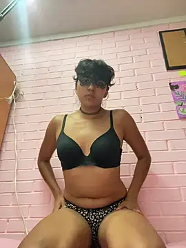 Snapshot of moonightchill chatting on June 4, 5:46 am moonightchill online show from June 4, 5:46 am