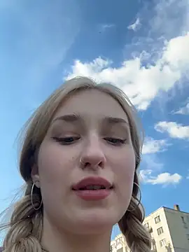 Snapshot of Polly_Pop chatting on June 8, 3:12 pm Polly Pop online show from June 8, 3:12 pm